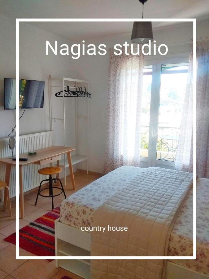 Nagia's studio Galatás Esterno foto